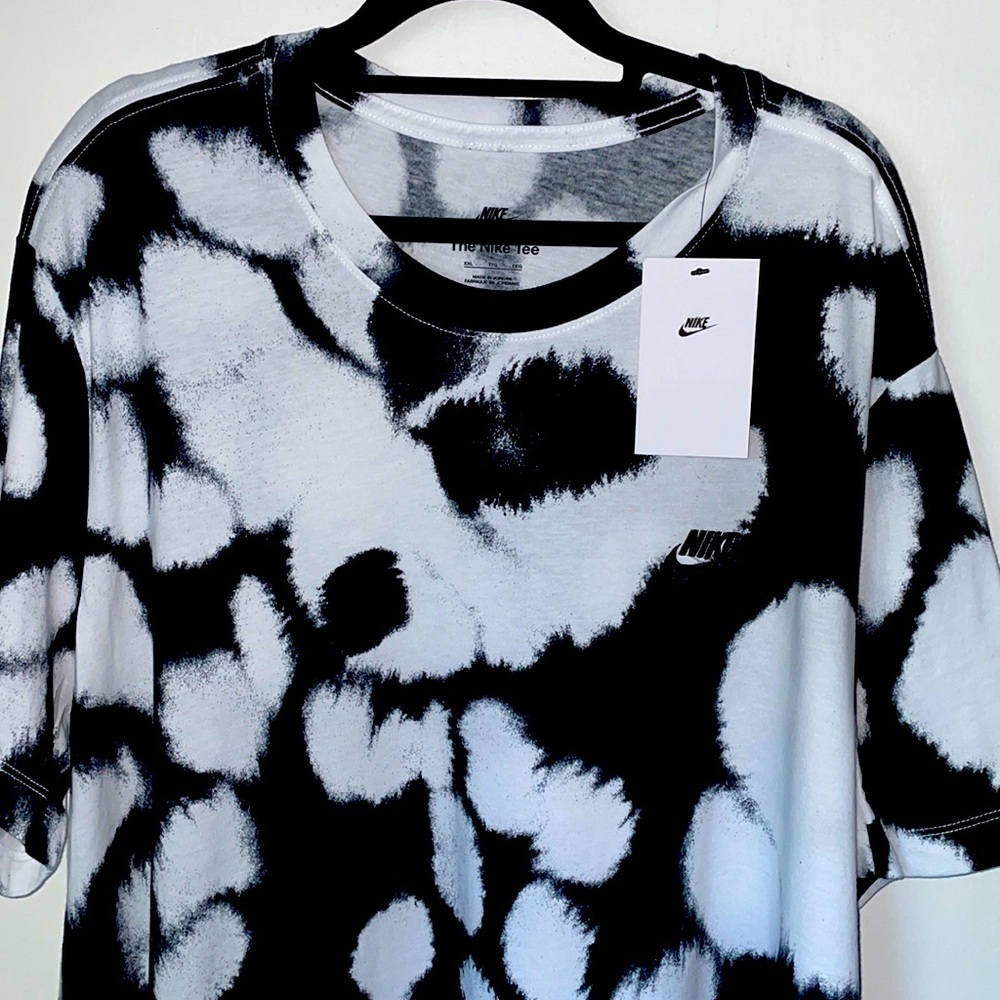 The Nike Tee Available in size XXL